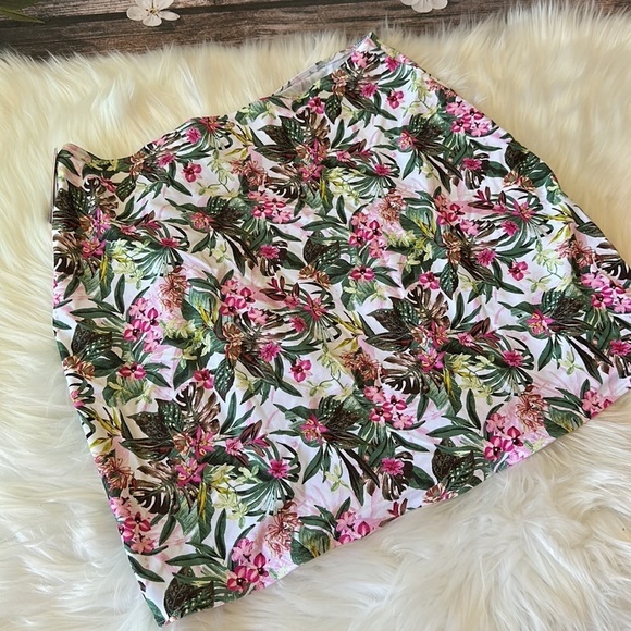 VICTORIA'S SECRET SWIM Bottom 
Cover-Up - Picture 6 of 7